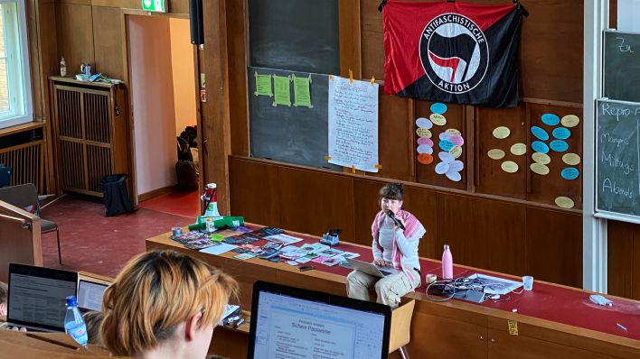 Klima-Aktivisten besetzen Hörsaal: Entsteht an der HU eine neue Studentenbewegung? (Quelle: rbb/Philip Barnstorf)