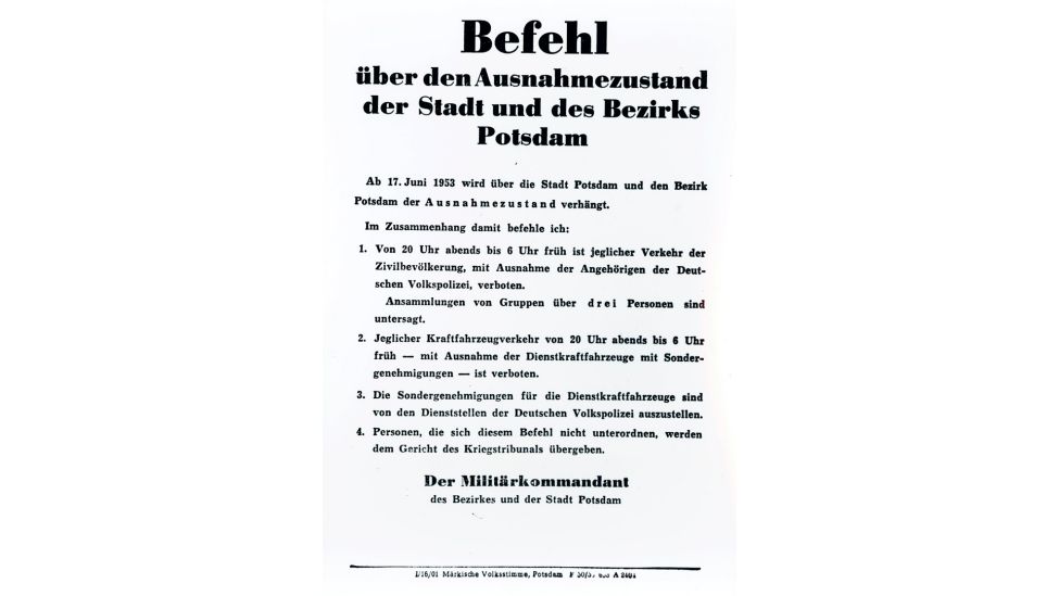 Aushangzettel in Potsdam am 17. Juni 1953 anlässlich des Volksaufstandes in der DDR, Deutsche Demokratische Republik, historisches Plakat.(Quelle:dpa/imageBROKER)