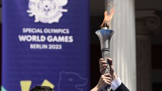 Symbolbild: Entzündung und Übergabezeremonie der "Flamme der Hoffnung" für die Special Olympics World Games Berlin 2023 (Quelle: dpa/Michalis Karagiannis)