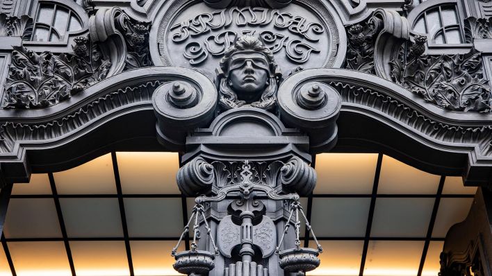 Symbolbild:Haupteingang vom Gebäude, das das Amtgericht Tiergarten, die Staatsantwaltschaft Berlin und das Landgericht beherbergt.(Quelle:imago images/E.Contini)