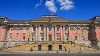 Symbolbild:Der Brandenburger Landtag in Potsdam.(Quelle:imago images/Schöning)
