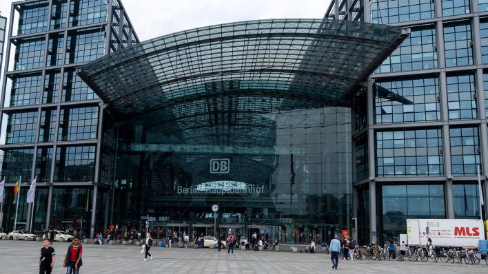 Europaplatz am Hauptbahnhof in Berlin (Quelle: IMAGO/Martin Bertrand)