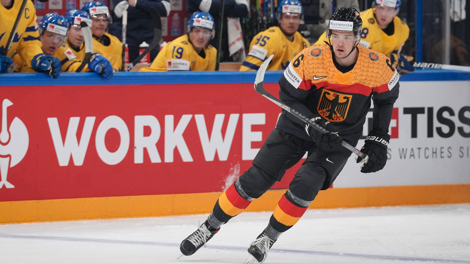 Eishockey-Nationalspieler Kai Wissmann im WM-Spiel gegen Schweden. (Bild: IMAGO / Newspix24)