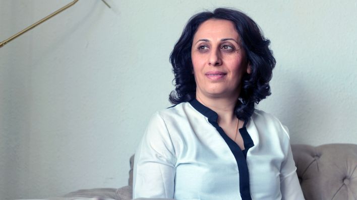 Mariam AlMuhammed, medizinische Laborassistentin aus Syrien, in ihrer Wohnung in Berlin (Quelle: rbb / Linh Tran).