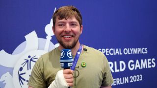 sebastian-stuart-special-olympics-world-games-reporter-sportschau-rbb