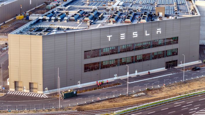 Tesla Gigafactory, Batteriefabrik. (Quelle: dpa/Jochen Eckel)