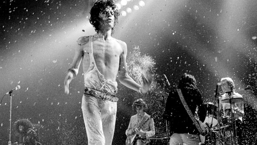 Mick Jagger bei einem Live-Auftritt der Rolling Stones 1973 in Berlin. (Quelle: Picture alliance / Avalon/Retna | Michael Putland)