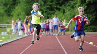 Symbolbild:Kinder bei einem Rennen bei den Bundesjugendspielen.(Quelle:imago images/S.Simon)