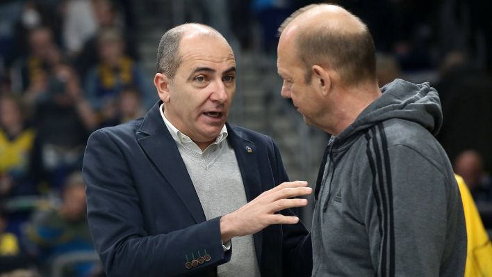 Alba-Sportdirektor Himar Ojeda mit dem Geschäftsführer Marco Baldi. / imago images/Contrast