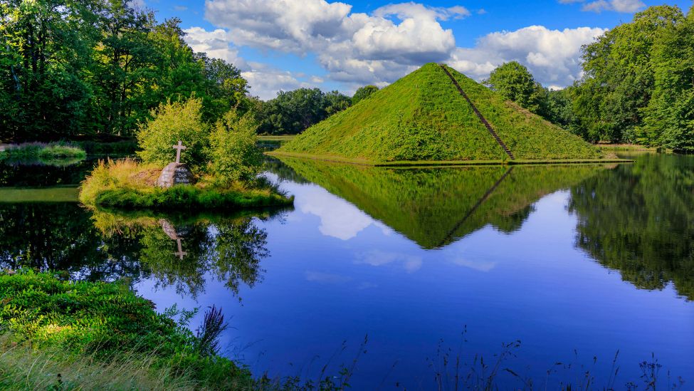 Seepyramide im Branitzer Park (Quelle: imago images)