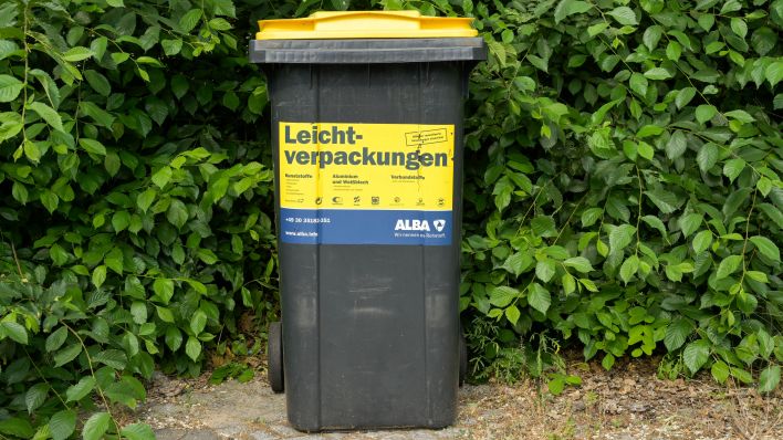 Gelbe Tonne für Leichtverpackungen in Berlin (Quelle: imago-images.de/Schoening)