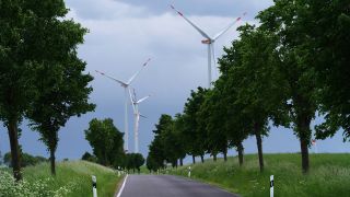 Symbolbild: Windräder in Uckermark (Quelle: IMAGO/serienlicht)