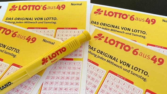Themenbild: Lotto 6 aus 49 (Quelle: IMAGO/Frank Hoermann)
