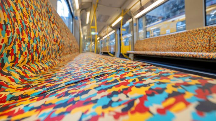 Erstmals U-Bahn mit neuem Sitzmuster auf der Strecke (Quelle: BVG/Mulinarius)
