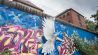 Die inzwischen für Graffiti freigegebene Außenseite der Sicherheitsmauer des früheren Frauengefängnisses in der Lehrter Straße 60/61 in Berlin-Tiergarten, aufgenommen am 31.07.2023 (Quelle: rbb / Sebastian Schneider).