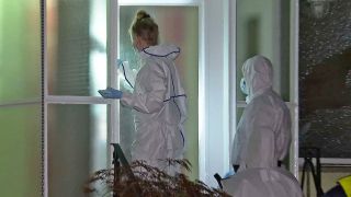 Die Berliner Mordkommission ermittelt in Berlin-Köpenick am 17.08.2023 im Fall einer getöteten älteren Frau. (Quelle: tvnewskontor)
