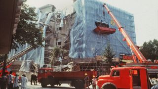 Archivbild: Das nach einem Bombenanschlag zerstörte Kulturzentrum "Maison de France" in Berlin am 25.8.1983. (Quelle: Picture Alliance/Giehr)