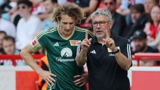Union-Trainer Urs Fischer im Gespräch mit Neuzugang Alex Kral (imago images/Contrast)