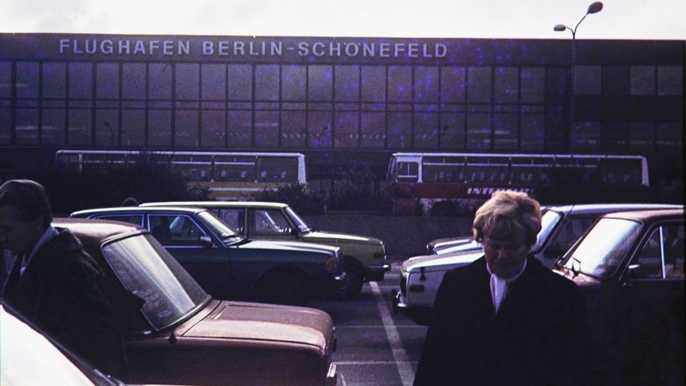 Archivbild: 1970, Außenaufnahme Flughafen Schönefeld. (Quelle: imago images)