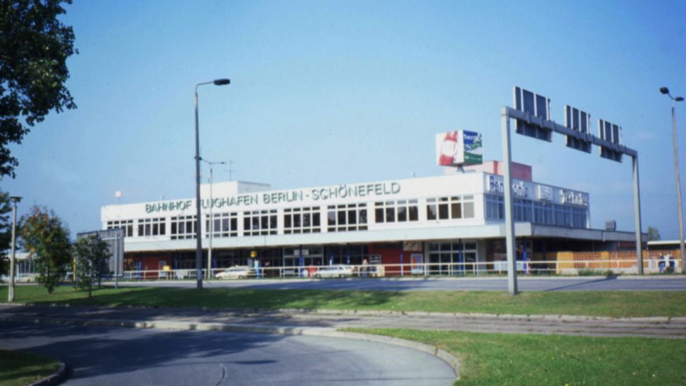 Archivbild: Bahnhof Flughafen Schönefeld, ca. 1996. (Quelle: imago images)