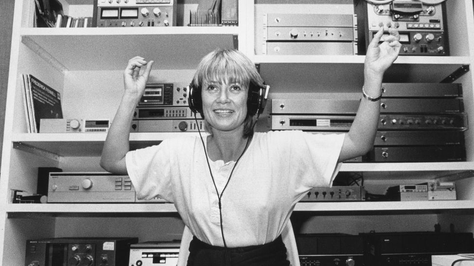 Auf der Internationalen Funkausstellung in Berlin 1979 wuirde Sängerin Gitte Haenning ein eigenes Studio eingerichtet. Sie kann dort Lieder aufnehmen und die Reaktion des Publikums testen. (Quelle: dpa/Chris Hoffmann)