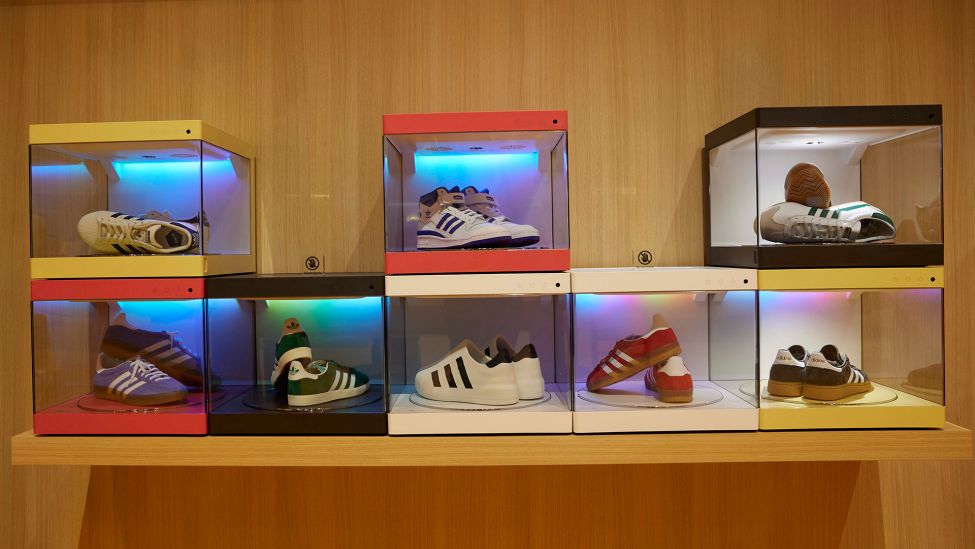 Auf der Messe IFA zeigt im September 2023 der Elektronikkonzern LG Electronics den LG Styler ShoeCase, der die Schuhe nicht nur aufbewahrt, sondern auch pflegt. (Quelle: Picture Alliance/Jörg Carstensen)