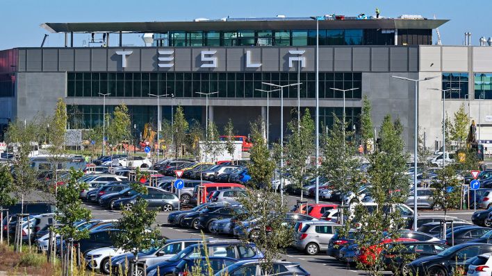 06.09.2023, Brandenburg, Grünheide: Die Tesla Gigafactory Berlin-Brandenburg. (Quelle: dpa/Patrick Pleul)