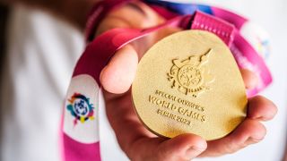 Die Goldmedaille der Special Olympics World Games in Berlin (Quelle: imago images/Funke Foto Services)