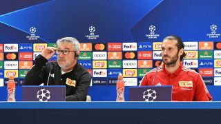 Union-Trainer Urs Fischer und Spieler Christopher Trimmel auf der Pressekonferenz vor dem Spiel in Madrid (imago images/Matthias Koch)