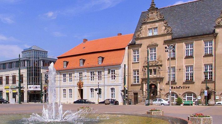 Symbolbild: Eberswalde Marktplatz mit Rathaus u. Passagen. (Quelle: imago images/H. Hermann)