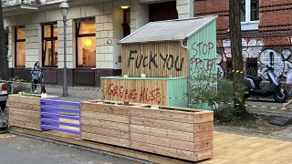Die Buden in der Graefestraße wurden mit Graffitis besprüht. (Quelle: Graefekiezfüralle)