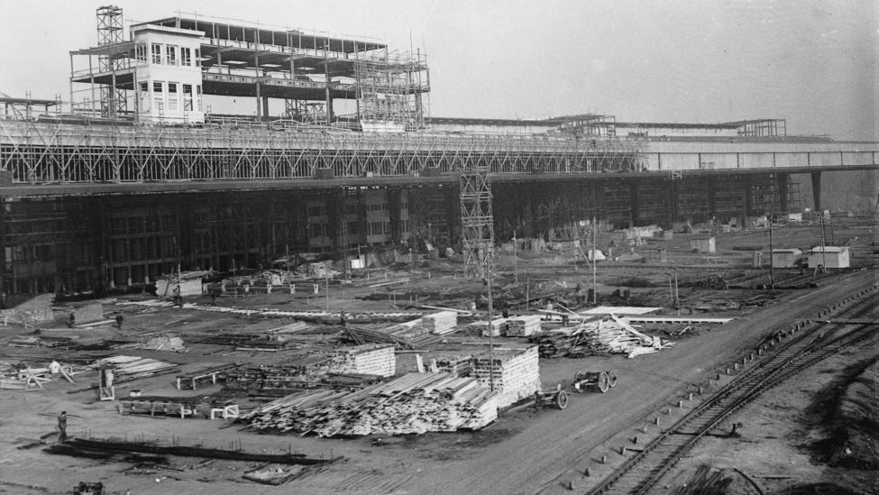 Bau des Flughafens Tempelhof. Photographie. Deutschland. Berlin. 1937. (Quelle: Picture Alliance/brandstaetter images)