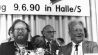 Archivbild:Ein strahlender Wolfgang Thierse nach seiner Wahl in Halle am 9.6.1990 zum neuen Vorsitzenden der DDR-SPD, rechts der SPD-Ehrenvorsitzende Willy Brandt.(Quelle:picture alliance/DB H.Busch)
