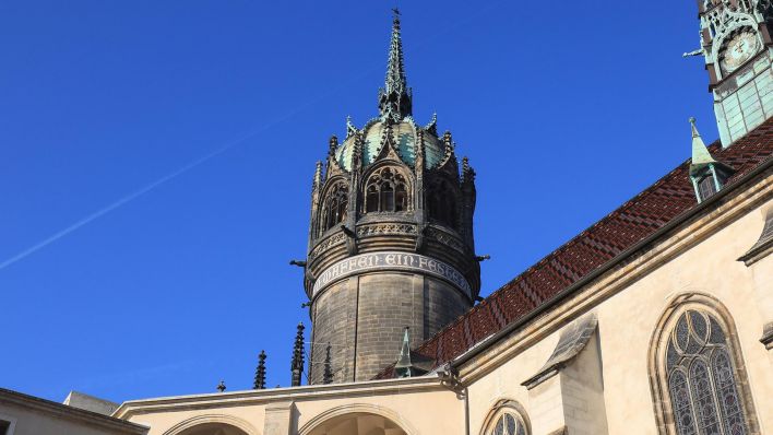 Blick auf die Schlosskirche im Zentrum der Lutherstadt. (Quelle: dpa/Peter Gercke)