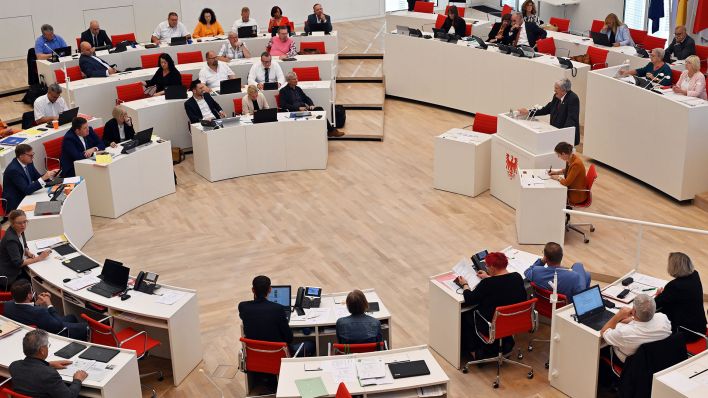 Eine Debatte des Brandenburger Landtages (Quelle: dpa/Bernd Settnik)