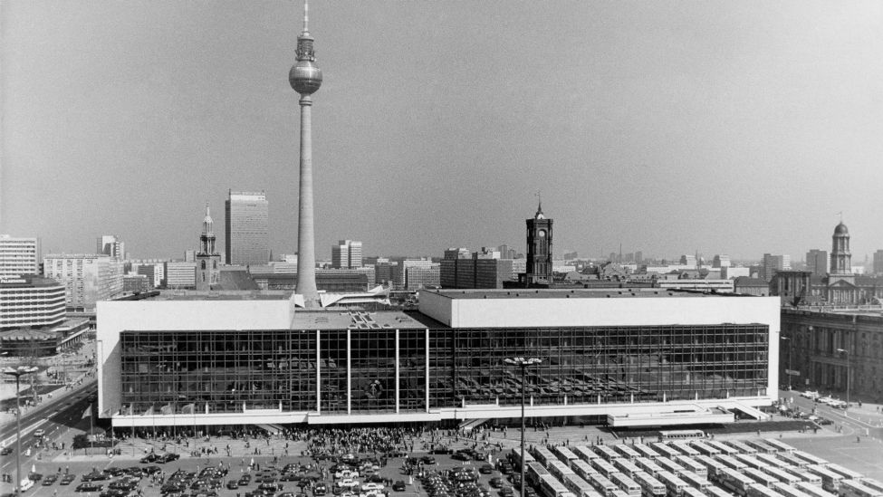 Archivbild: Der Palast der Republik im April 1981 in Ost-Berlin. (Quelle: dpa/ADN-Zentralbild)