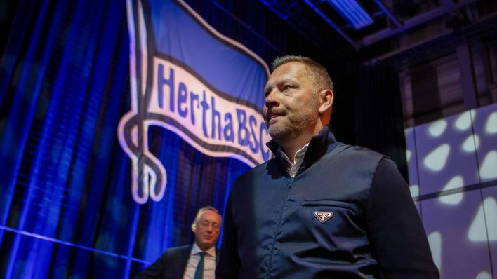 Hertha-Coach Pal Dardai auf der Mitgliederversammlung. / imago images/Matthias Koch