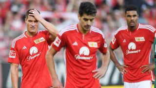 Hängende Köpfe beim 1. FC Union: Die Köpenicker kassieren gegen den VfB-Stuttgart die achte Niederlage in Folge. / imago images/Beautiful Sports
