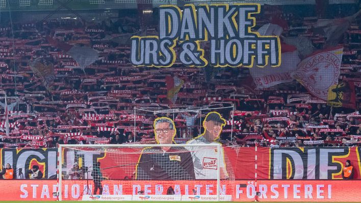 Union Berlins Fans würdigen Ex-Trainer Urs Fischer und Markus Hoffmann (Bild: IMAGO/Matthias Koch)