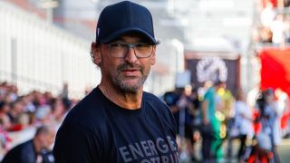 Energie-Trainer Claus-Dieter Wollitz bein Spiel in Zwickau. (Bild: imago/Fotostand)