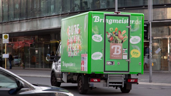 Archivbild: Bringmeister Lieferwagen an der Friedrichstraße in Berlin. (Quelle: imago images)