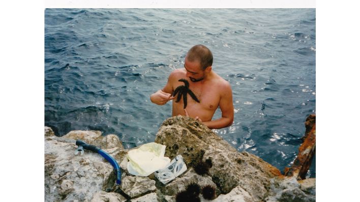 Bruno Pélassy with Starfish, Coco Beach, Nizza, 1997.(Quelle:Laura Cottingham)