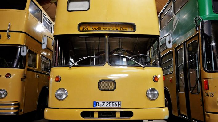 Alte Modelle des Doppeldeckerbus der BVG.(Quelle:rbb/S.Oberwalleney)