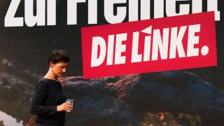 Archivbild:ie Bundesvorsitzende der Partei Die Linke, Sahra Wagenknecht, verlässt mit einem Wasserglas in der Hand am 29.04.2017.(Quelle:picture alliance/dpa-Zentralbild/P.Endig)