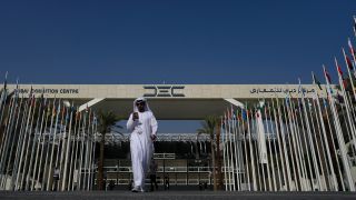 Symbolbild: Eingang zum COP Klimagipfel in Dubai. (Quelle: dpa/Dejong)
