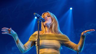 Ellie Goulding live am 07.11.2023 auf "Higher Than Heaven Tour" im Berliner Huxleys Neue Welt. (Quelle: dpa/PIC ONE/Pia Sander-Beuermann)