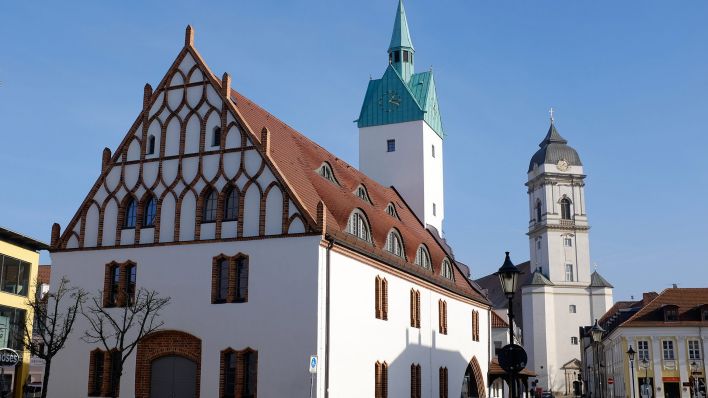 Archivbild: Die Innenstadt von Fürstenwalde (Spree) mit der Domkirche am 14.02.2017 bei Sonne. (Quelle: Picture Alliance/Moritz Vennemann)
