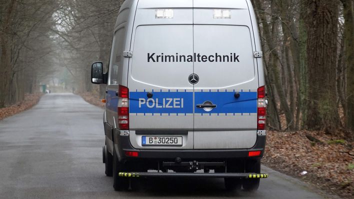Archivbild: Einsatzfahrzeug der Kriminaltechnik der Polizei Berlin am 12.01.2022. (Quelle: dpa/Caro/Sorge)