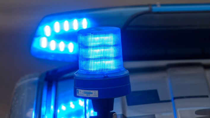 Blaulicht auf einem Fahrzeug der Polizei. Quelle: dpa/Klaus-Dietmar Gabbert