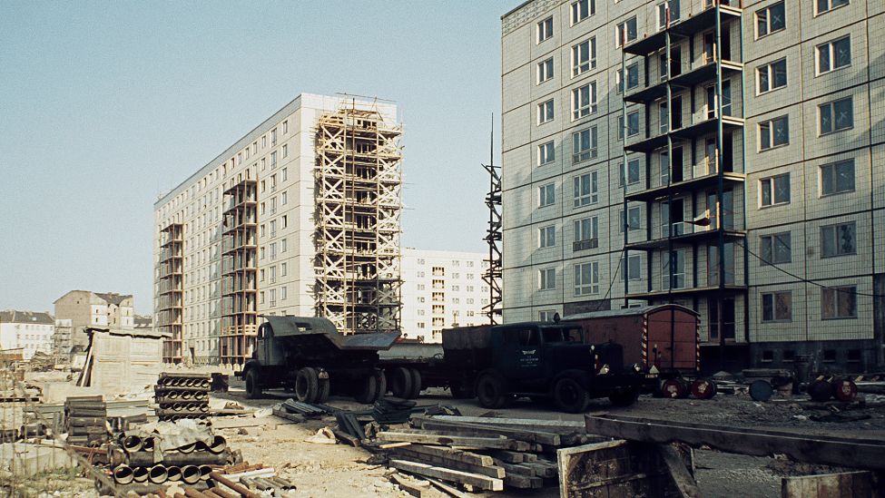 Stalinallee in Berlin-Friedrichshain um 1960 in Bau. (Quelle: dpa/akg-images/Werner Hoffmann)